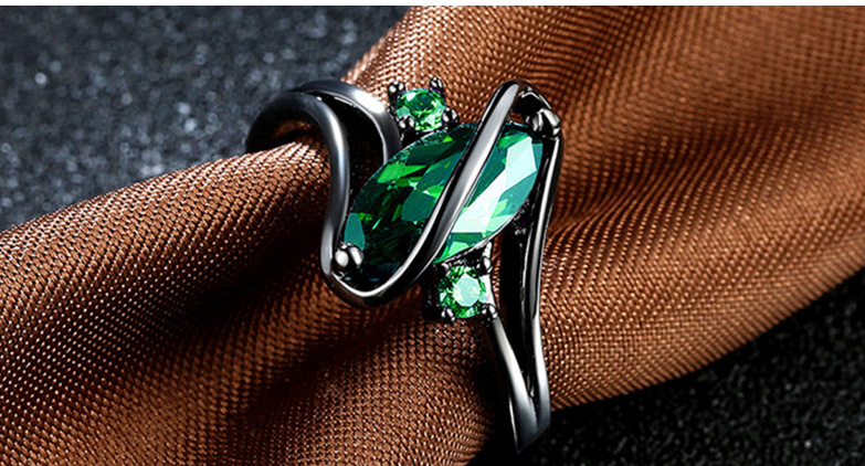 Luxurimo Black Crystal Ring
