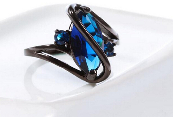 Luxurimo Black Crystal Ring